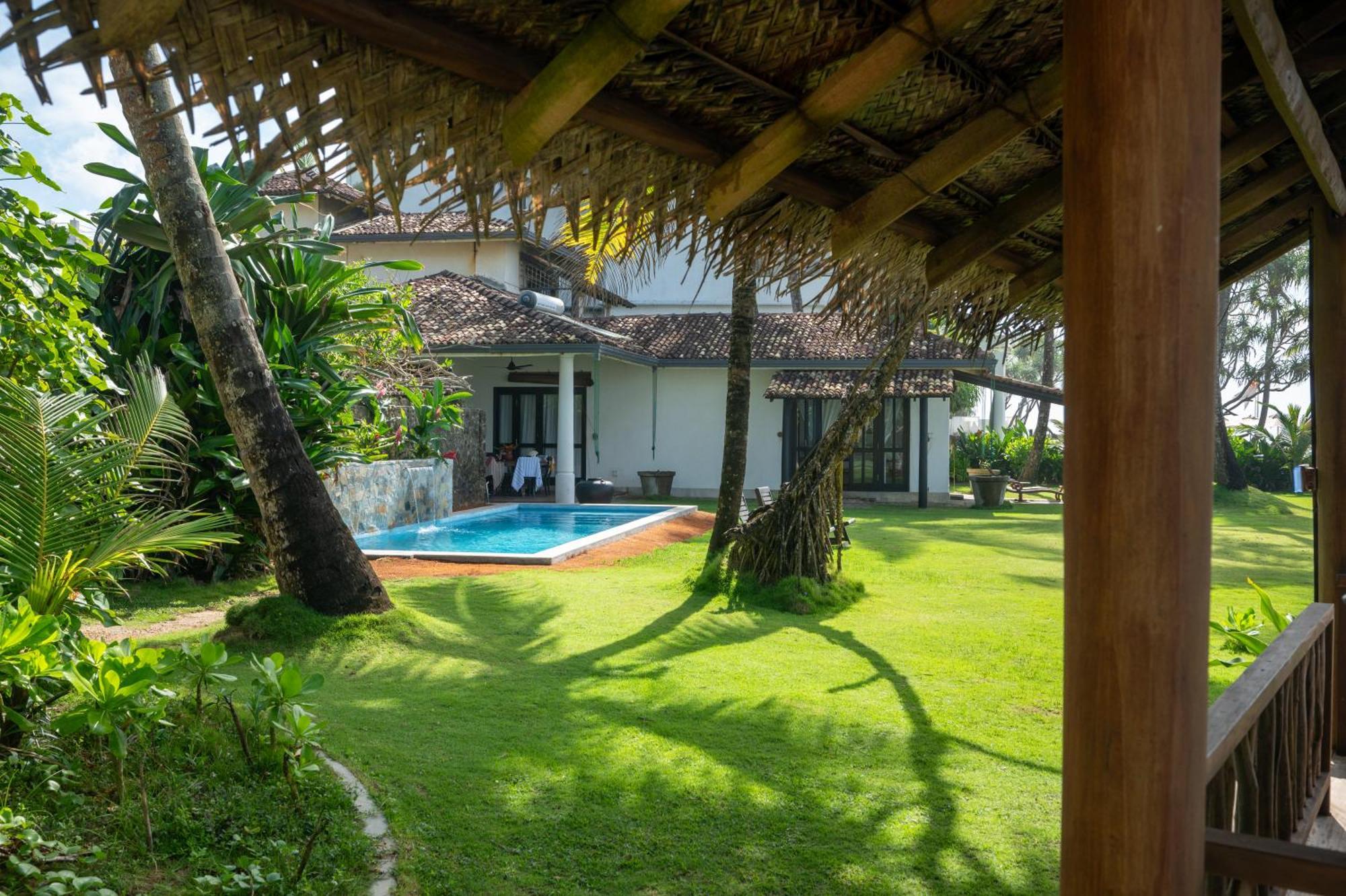 Poya Villa Ahangama Exteriör bild