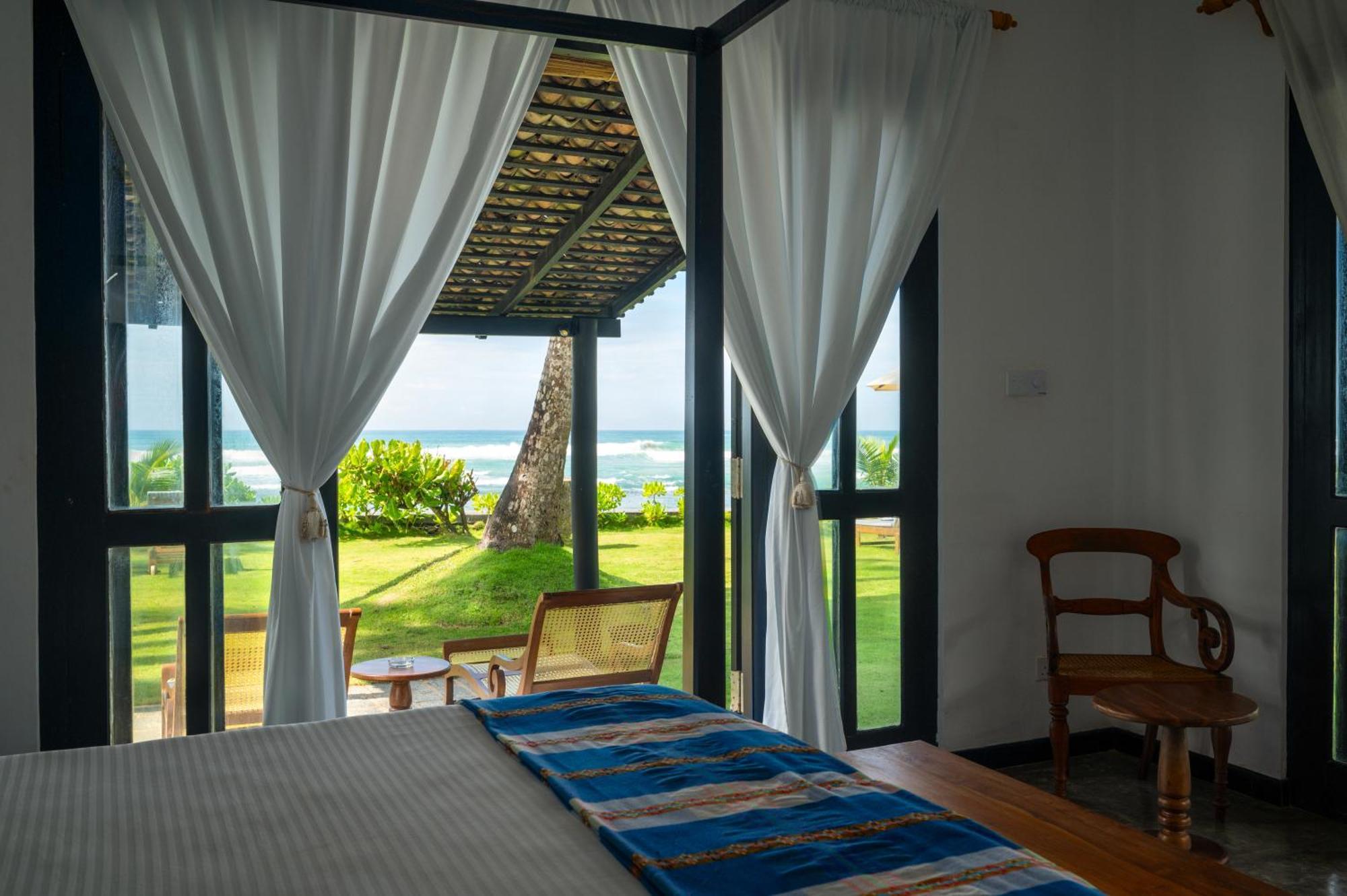 Poya Villa Ahangama Exteriör bild